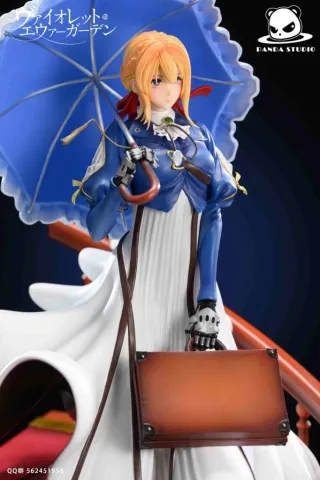 Figura violet Evergarden detallada
