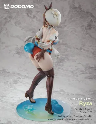figura ryza desnuda
