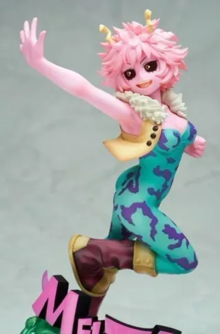 mina ashido figurina sin accesorios