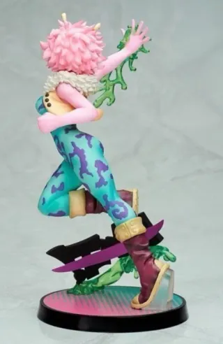 mina ashido figura de espalda