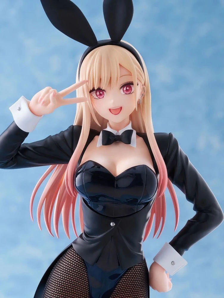 Marin Kitagawa viste un cautivante traje de conejita